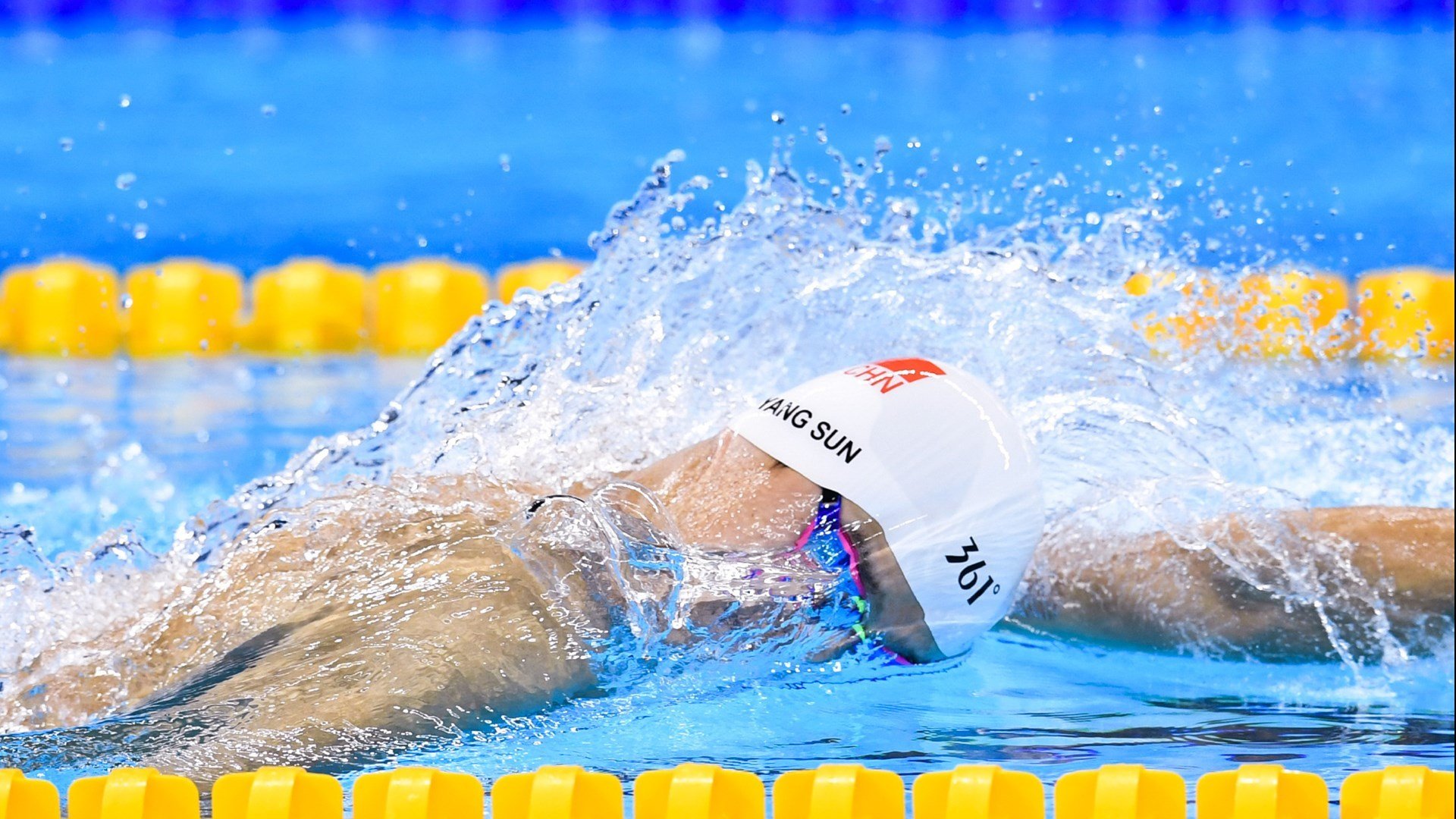 “华金·托比利亚的防守风暴与高效突破，助力美洲狮队在世界赛场上占有一席之地”