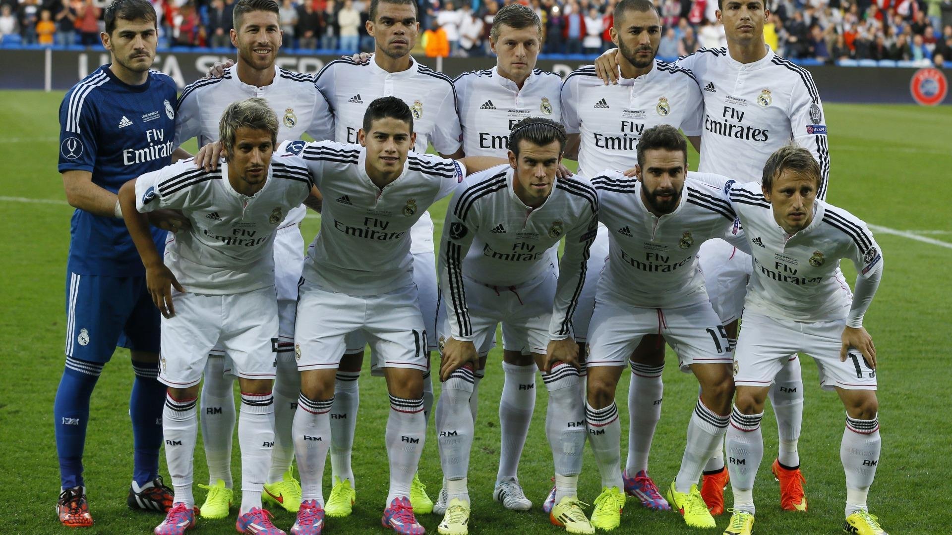 “马科斯·梅特罗的灵活突破与精确传球，带领阿根廷美洲狮队勇闯世界”